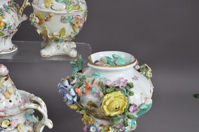 Lot 309 - A collection of damaged late 19th/early 20th century English porcelain