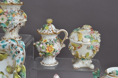 Lot 309 - A collection of damaged late 19th/early 20th century English porcelain