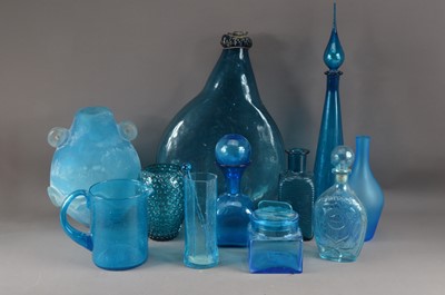Lot 372 - A collection of assorted blue glass items