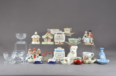 Lot 381 - An assorted collection of ceramics
