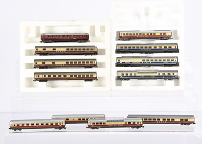 Lot 617 - unboxed Arnold German DSG Coaching Stock