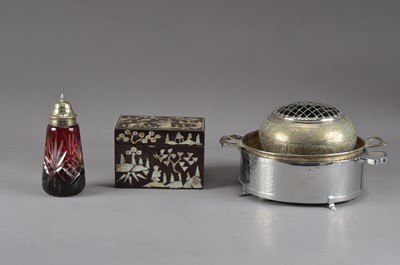 Lot 479 - A Chinese wood and mother of pearl box