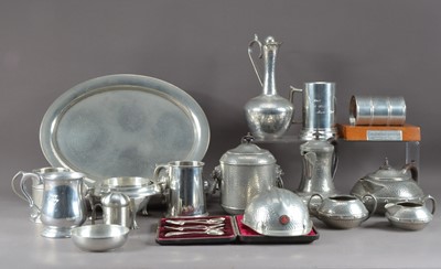 Lot 520 - An assorted collection of Pewter items