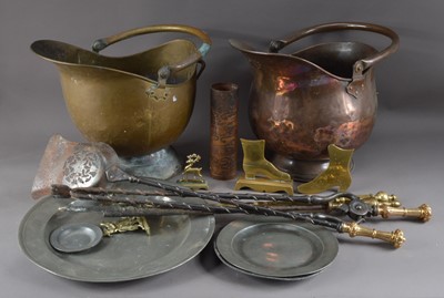 Lot 527 - A collection of metalwares