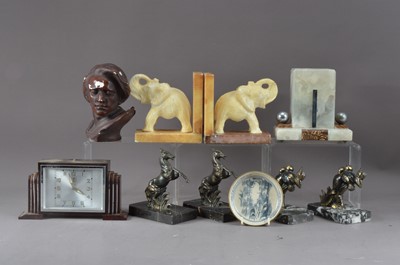 Lot 537 - An assorted collection of items