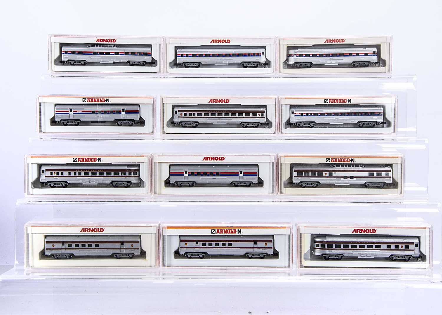 Lot 626 - Arnold American N Gauge Amtrak and Pennsylvania Coaching Stock