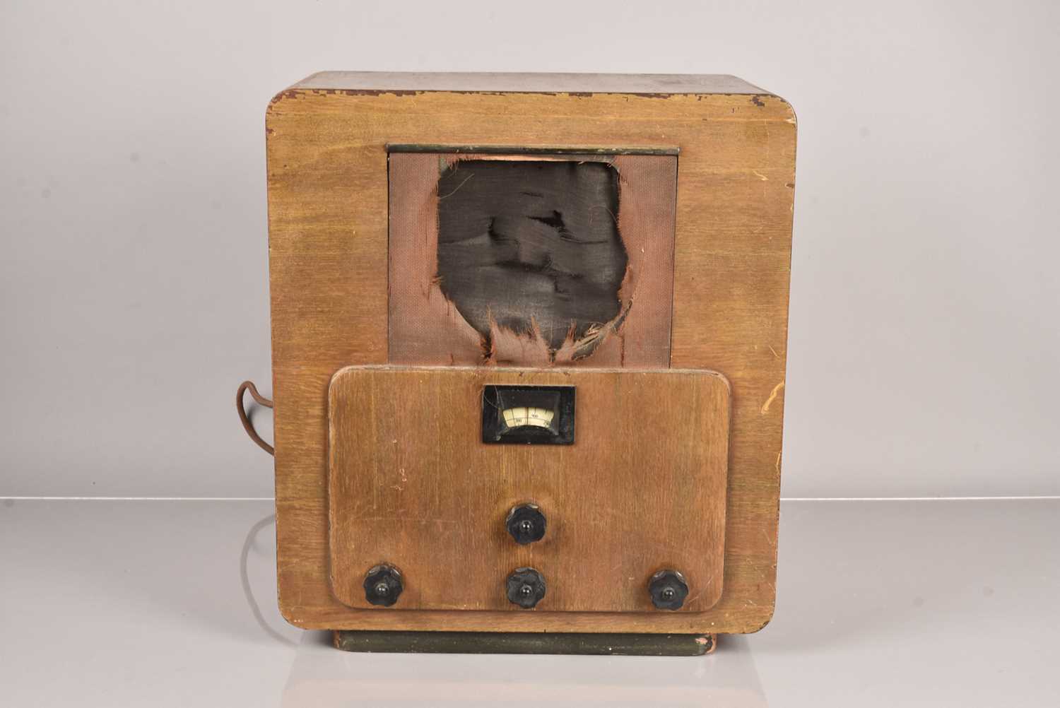 Lot 10 - A 1930s Art Deco Murphy Radio Ltd Type A26 Radio