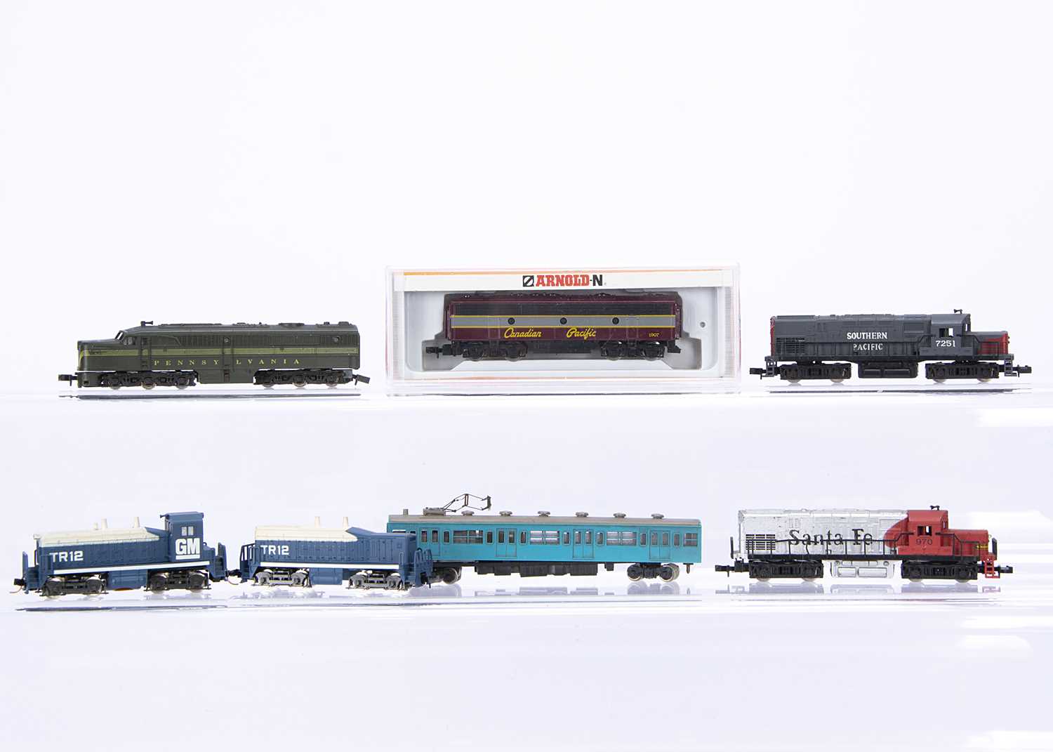 Lot 634 - N Gauge American Diesel Locomotives and Japanese Electric Railcar