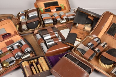 Lot 76 - A collection of shaving and wash kits