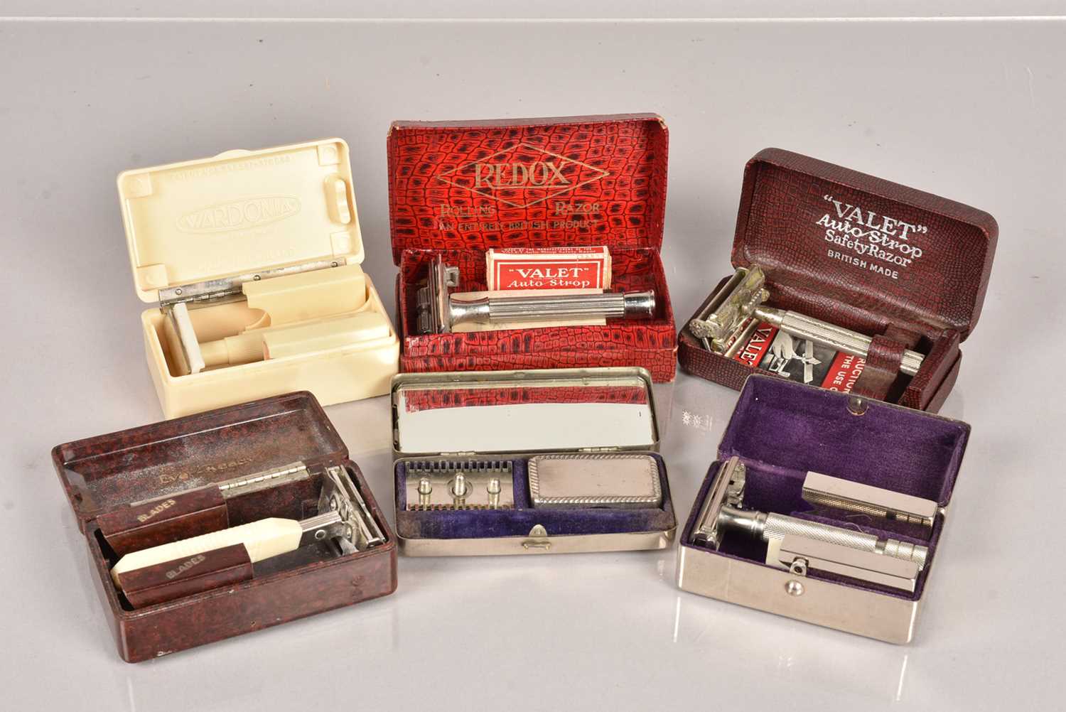 Lot 80 - A vintage Redox Rolling Razor,
