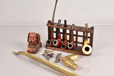 Lot 89 - A selection of smoking pipes and paraphernalia