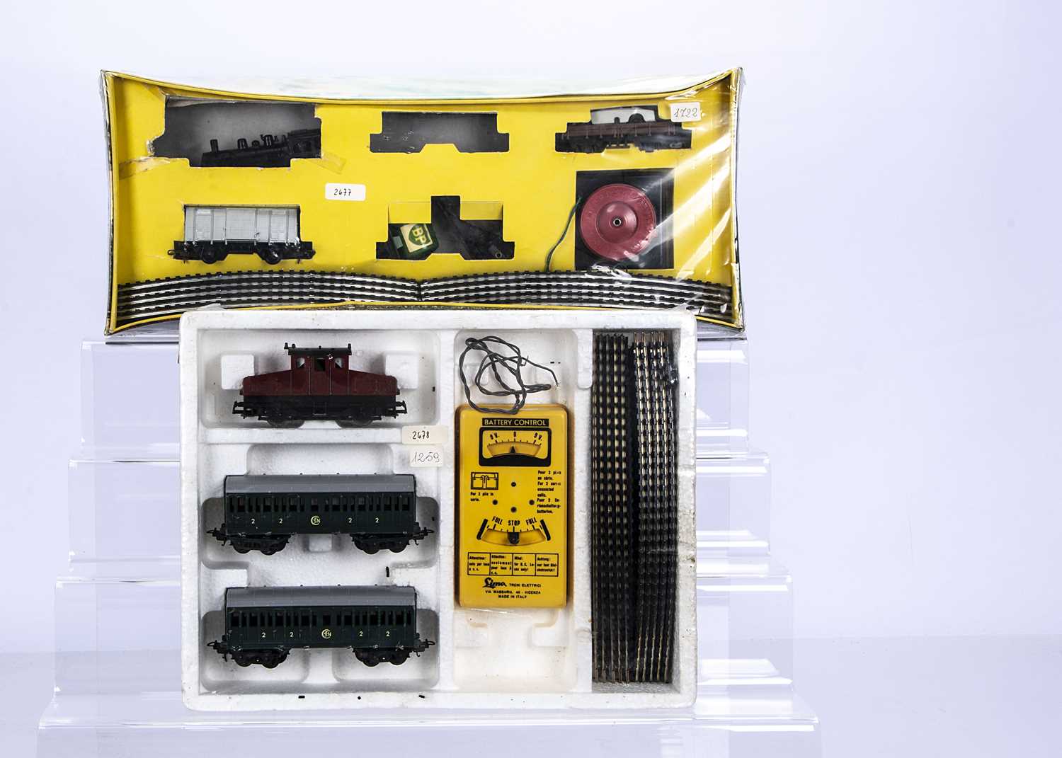 Lot 646 - lima HO Gauge Steam and Diesel Train Sets