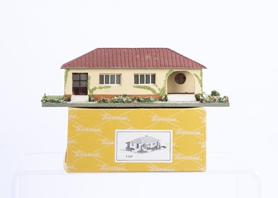 Lot 666 - Rivarossi 1950s Yellow Series HO Gauge Trackside Building Single Story Villa