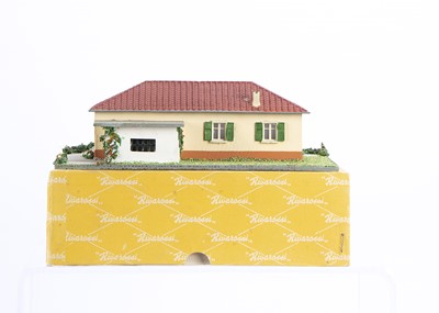 Lot 666 - Rivarossi 1950s Yellow Series HO Gauge Trackside Building Single Story Villa