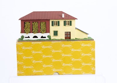 Lot 668 - Rivarossi 1950s Yellow Series HO Gauge Trackside Building Farmhouse