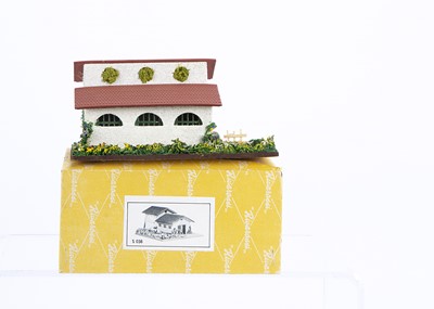 Lot 675 - Rivarossi 1950s Yellow Series HO Gauge Trackside Building Stable with Barn