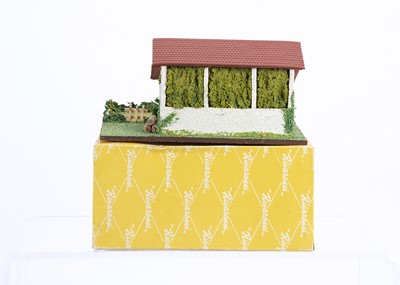 Lot 675 - Rivarossi 1950s Yellow Series HO Gauge Trackside Building Stable with Barn