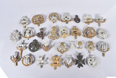 Lot 692 - A good collection of British cap badges