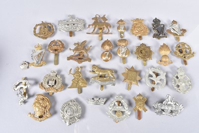 Lot 694 - An assortment of British cap badges