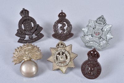 Lot 709 - A group of WWII Plastic Economy cap badges