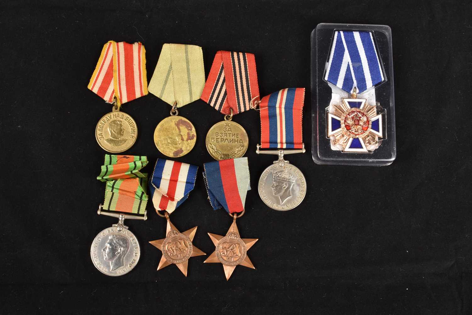 Lot 718 - A small selection of British WWII medals