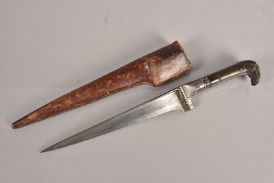 Lot 774 - An Indo-Persian Peshkabz knife