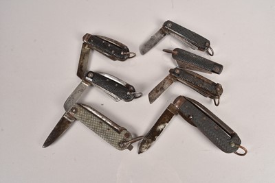 Lot 793 - An assortment of military Pocket and Jack Knives