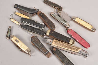 Lot 794 - A collection of various penknives