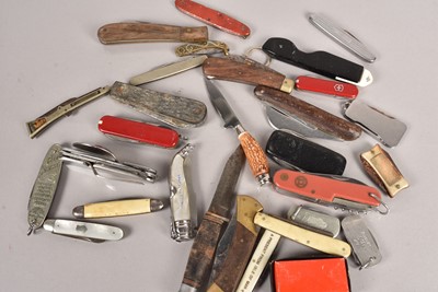 Lot 796 - A collection of various Penknives