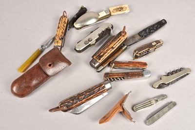 Lot 797 - A collection of penknives