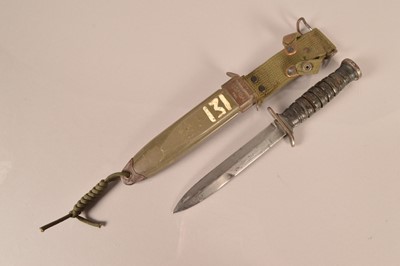 Lot 809 - A US M3 Combat/Fighting knife by Camillus