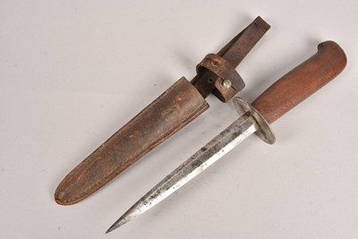 Lot 813 - A WWI Belgian Trench knife