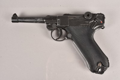 Lot 986 - A Replica German Luger BB Pistol