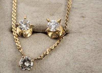 Lot 5 - A 14ct gold diamond necklace