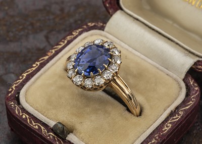 Lot 9 - A Certificated natural corundum No Indications of heating Celyon Sapphire the early 20th Century sapphire and diamond yellow gold cluster ring