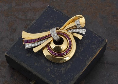 Lot 23 - An Art Deco ruby and diamond yellow metal and platinum set clip and pendant brooch