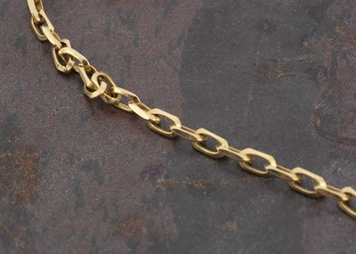 Lot 26 - A 9ct gold oval linked chain necklace