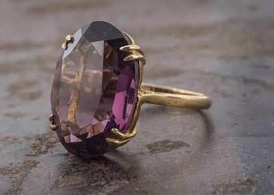 Lot 31 - A 9ct gold gem set dress ring