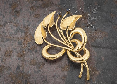 Lot 50 - A Continental yellow metal 18ct gold floral spray brooch