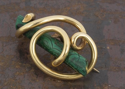 Lot 119 - An Edwardian malachite and yellow metal scroll bar brooch