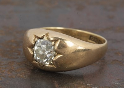 Lot 126 - An 18ct diamond solitaire gentleman's dress ring
