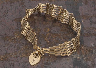 Lot 130 - A 9ct gold five bar gate link bracelet