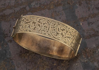 Lot 131 - An Albion 9ct and metal core bangle