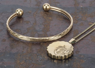 Lot 164 - A 9ct gold torque child's bangle