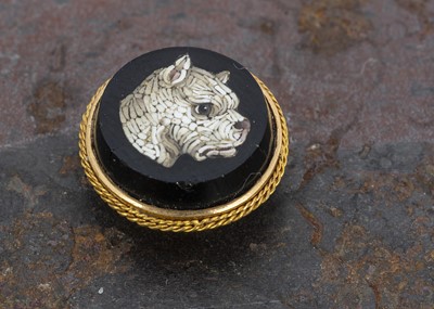 Lot 176 - A 19th Century micro mosaic and gold dress stud in the form of a dogs head