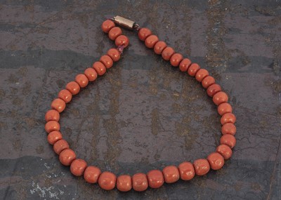 Lot 181 - A 19th Century Italian coral bead necklace