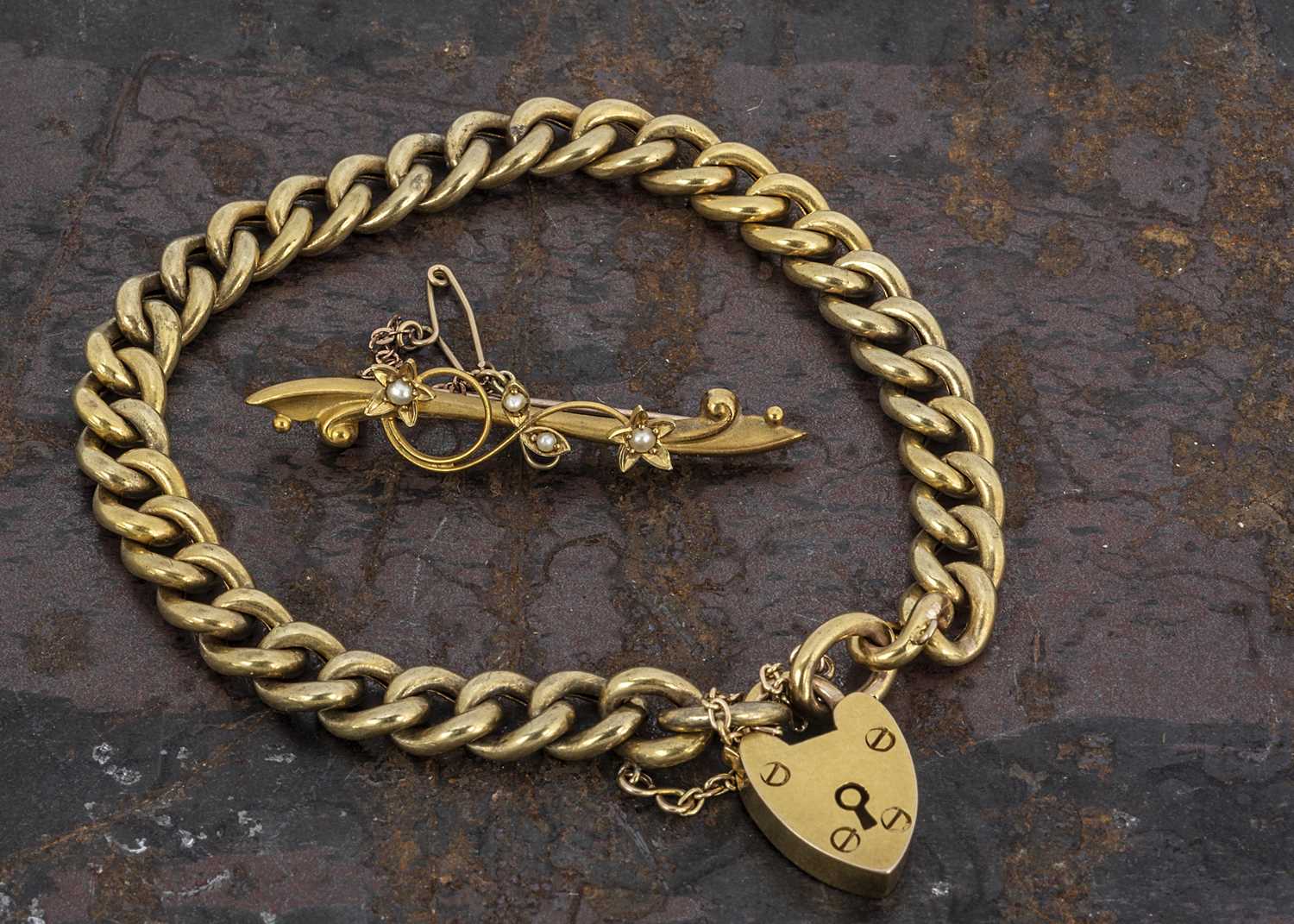 Lot 189 - A 15ct gold curb link bracelet