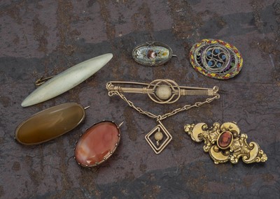 Lot 194 - A collection of 19th Century brooches