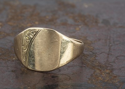 Lot 201 - An early 20th Century 9ct gold gentleman's signet ring