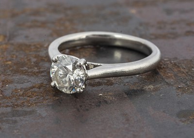 Lot 242 - A HRD certificated diamond solitaire ring